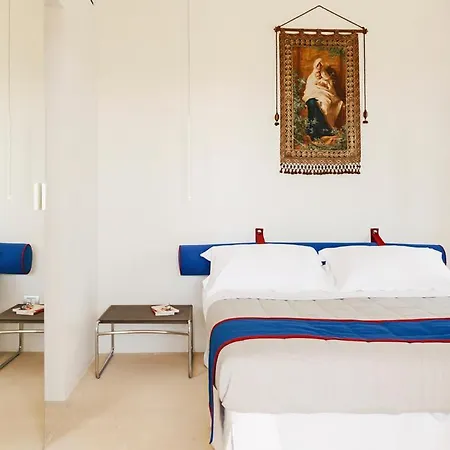Lecce Sleeps 6 Pool Air Con Wifi