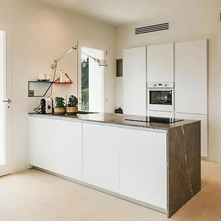 Lecce Sleeps 6 Pool Air Con Wifi