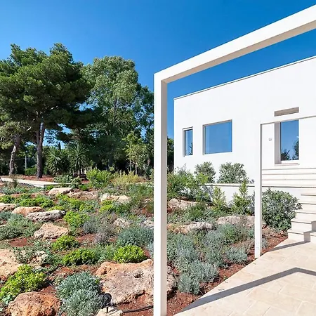 Lecce Sleeps 6 Pool Air Con Wifi Vila