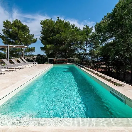 Vila Lecce Sleeps 6 Pool Air Con Wifi