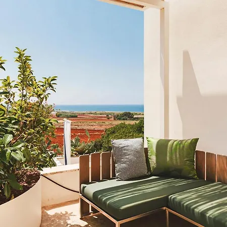 Lecce Sleeps 6 Pool Air Con Wifi