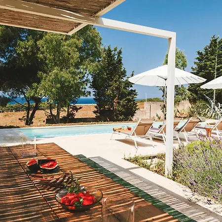 Lecce Sleeps 6 Pool Air Con Wifi Vila